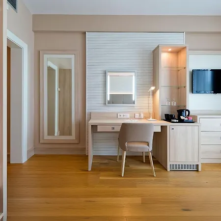 Bull Reina Isabel & Hotel