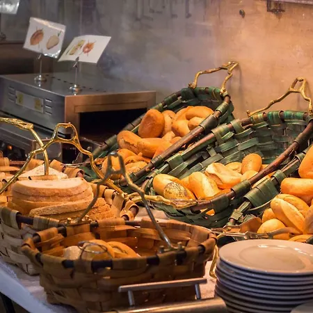 Bull Reina Isabel & Hotel 4*