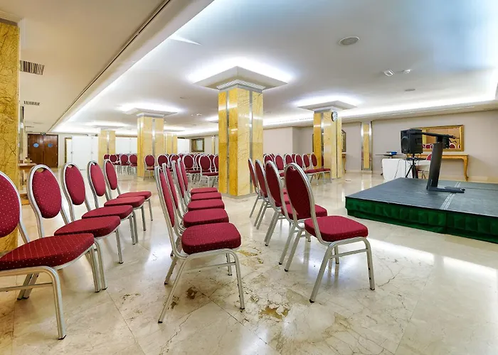 Bull Reina Isabel & Hotel 4*