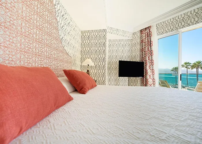 Bull Reina Isabel & Отель Лас-Пальмас-де-Гран-Канария