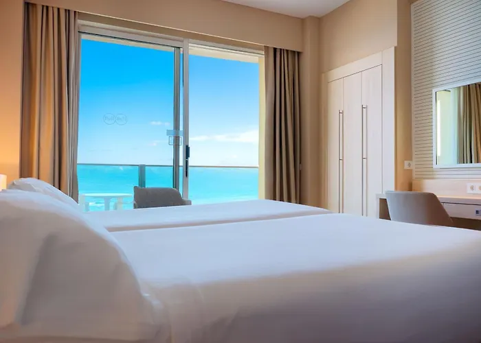 Bull Reina Isabel & Отель