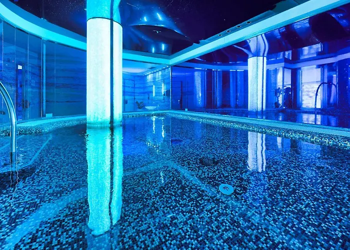 Bull Reina Isabel & Hotel 4*