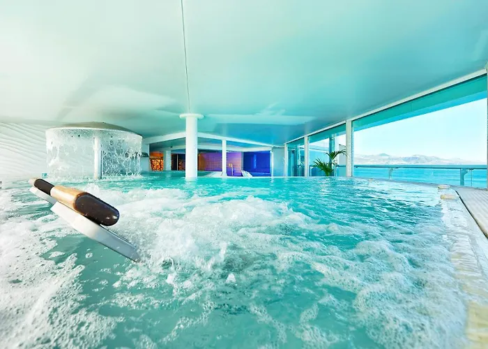 Bull Reina Isabel & Hotel 4*