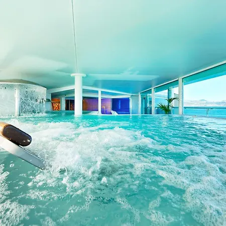 Bull Reina Isabel & Hotel 4*