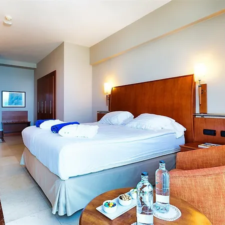 Bull Reina Isabel & Hotel 4*