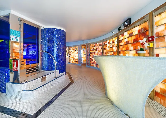 Bull Reina Isabel & מלון 4*