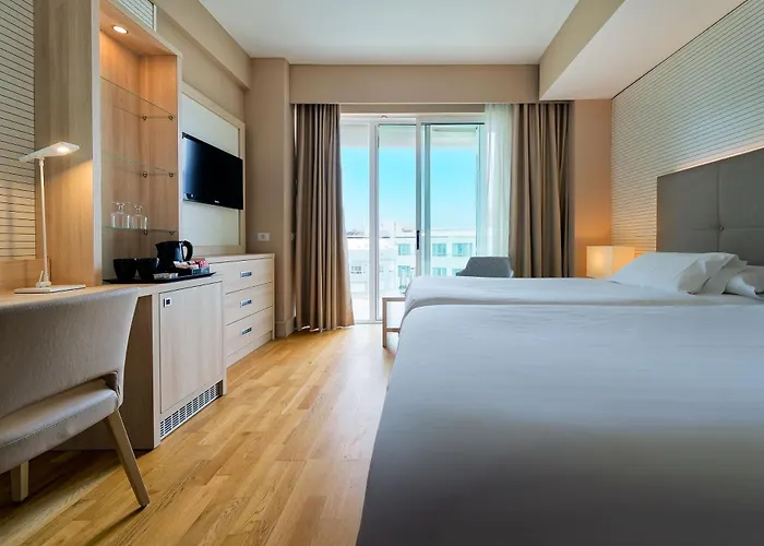 Hotel Bull Reina Isabel&spa 4*