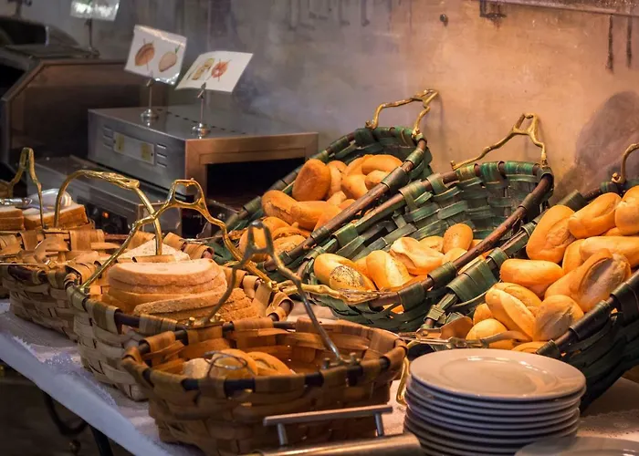 Bull Reina Isabel & Hotel 4*